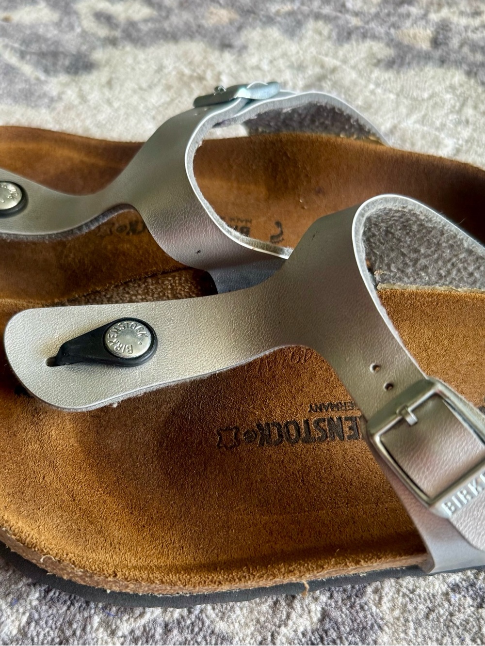 Birkenstock Silver Gizeh Thong Sandals Girls